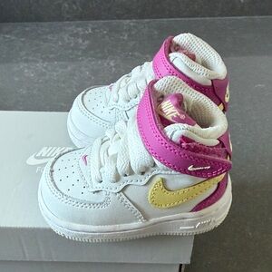Nike Kids White and Purple Sneakers with Gold Swoosh